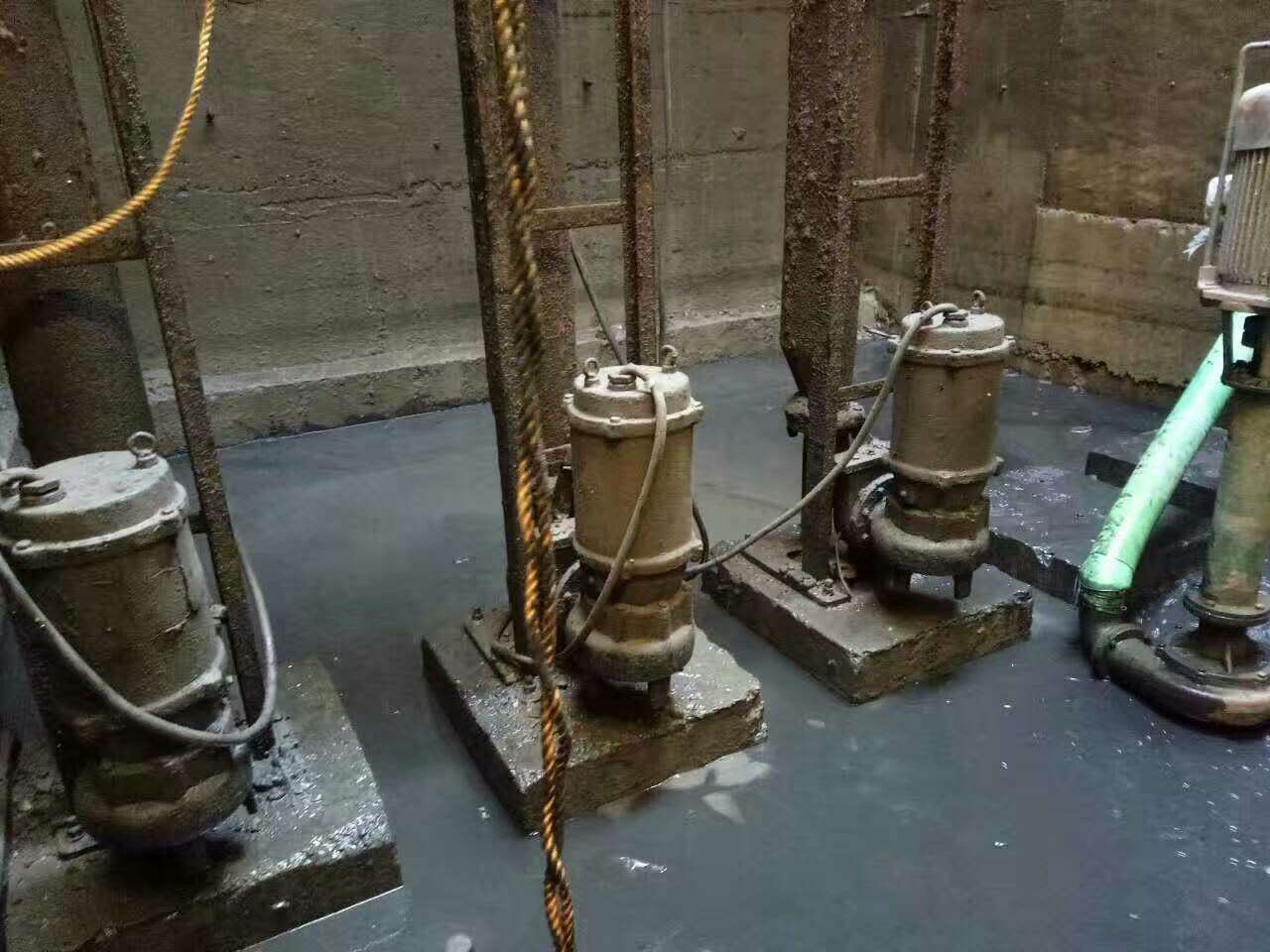 石阡污水池清理